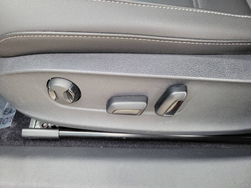 2022 Volkswagen Passat R-Line