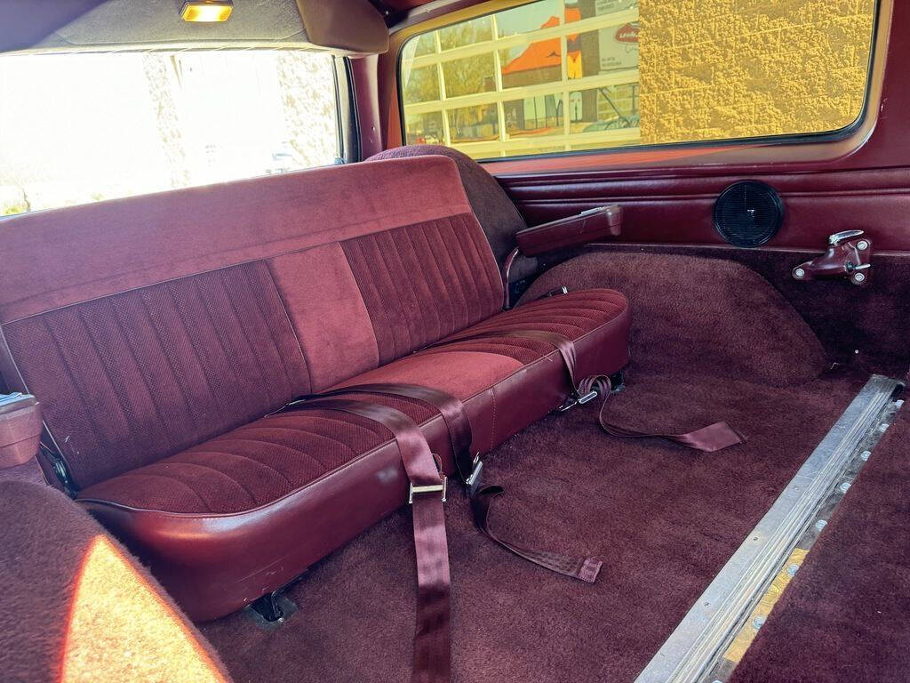 1985 Chevrolet Suburban 24