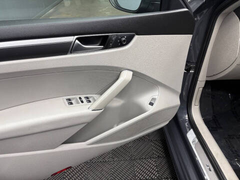 2017 Volkswagen Passat 1.8T R-Line