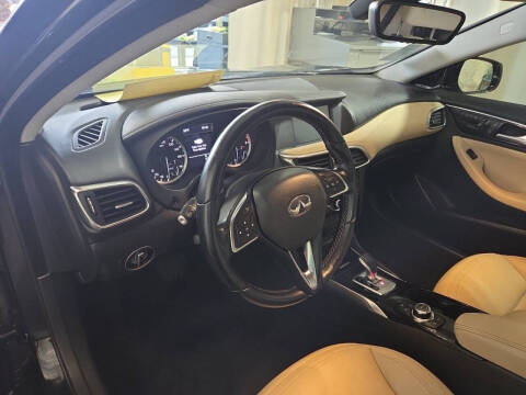 2017 Infiniti QX30 Premium