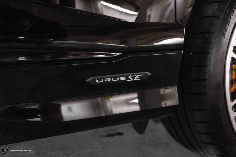 2025 Lamborghini Urus SE