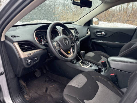 2016 Jeep Cherokee Sport