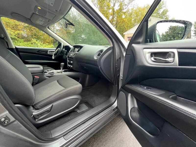 2019 Nissan Pathfinder S