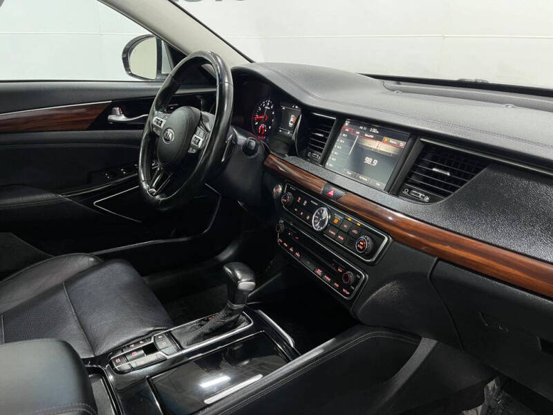 2018 Kia Cadenza Technology