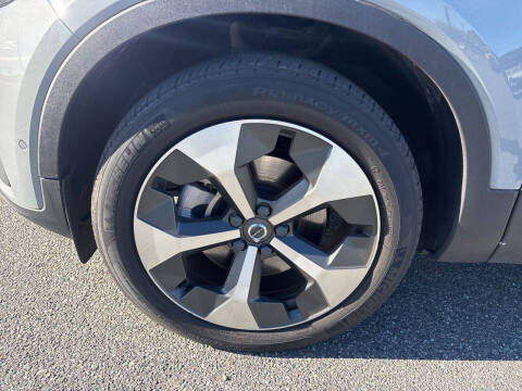 2024 Volvo XC40 B5 Plus Bright Theme