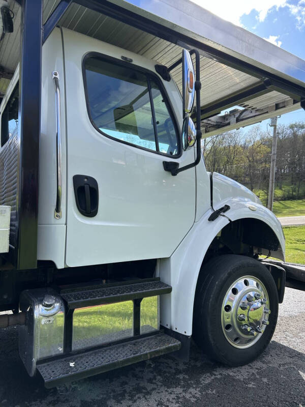 2019 Freightliner Business class M2