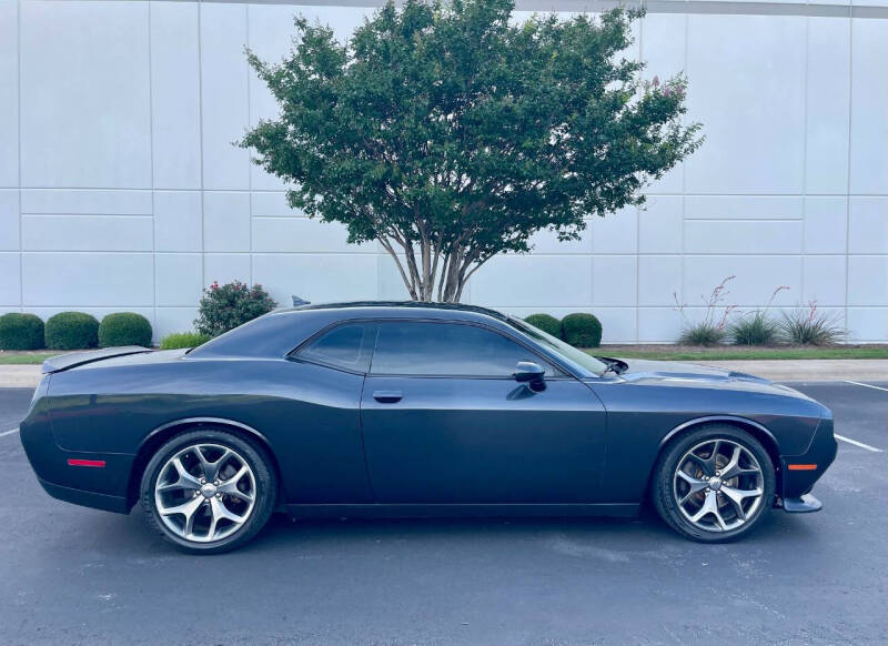 2017 Dodge Challenger SXT Plus