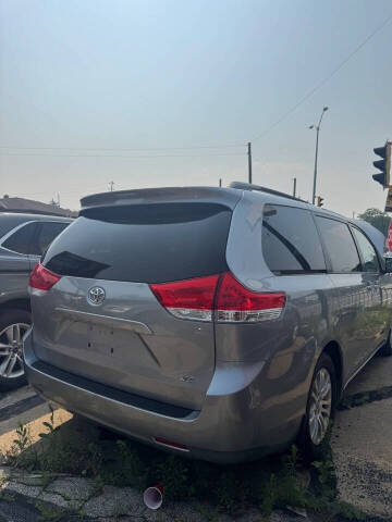 2013 Toyota Sienna XLE 8-Passenger