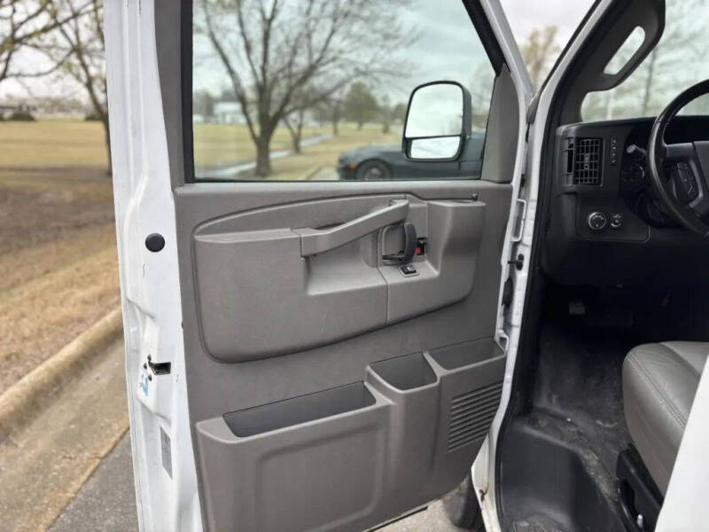 2023 Chevrolet Express 2500