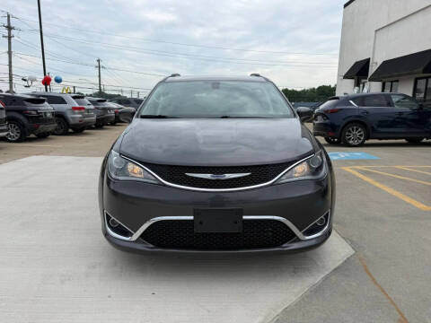 2017 Chrysler Pacifica Touring-L Plus