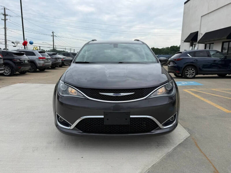 2017 Chrysler Pacifica Touring-L Plus