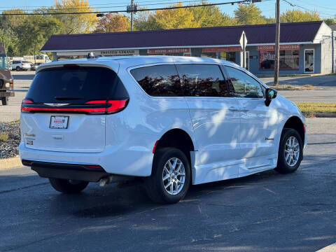 2024 Chrysler Pacifica Touring