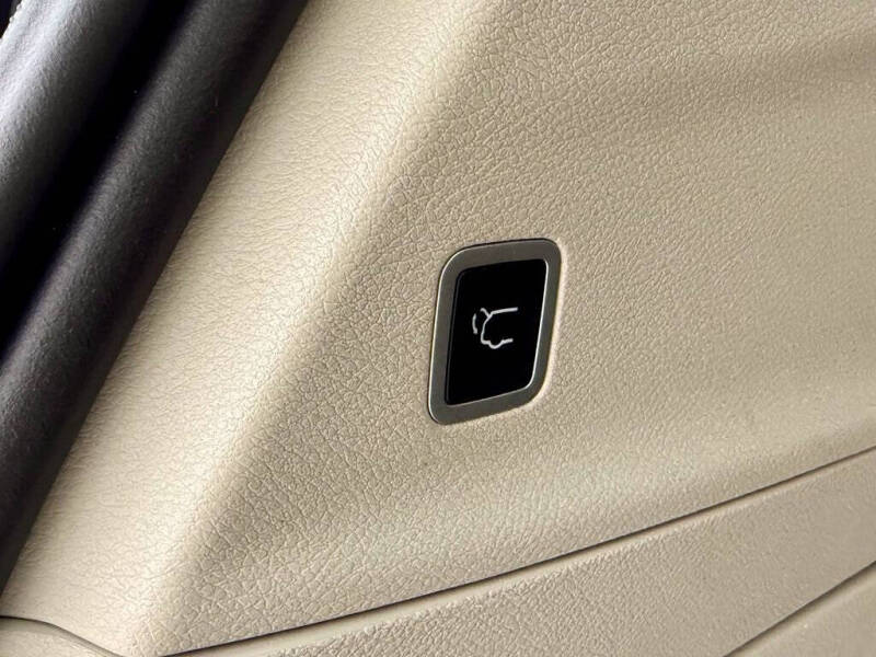 2024 Chrysler Pacifica Plug-In Hybrid Select