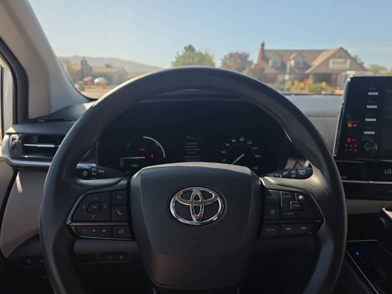 2023 Toyota Sienna LE 8-Passenger