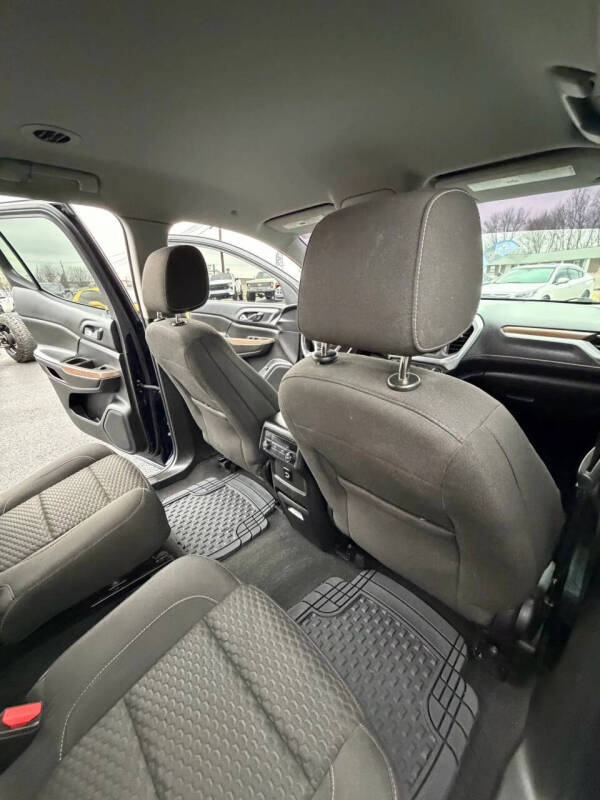 2017 GMC Acadia SLE-2