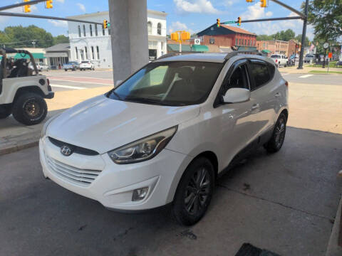 2014 Hyundai Tucson for sale at ROBINSON AUTO BROKERS in Dallas NC