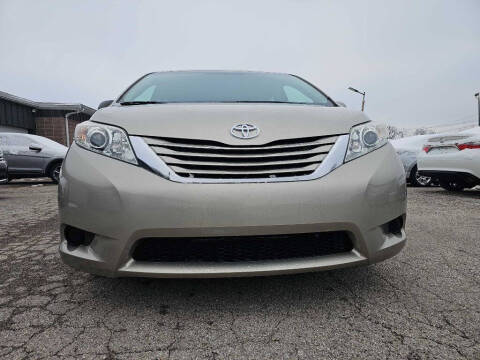 2016 Toyota Sienna LE 8-Passenger