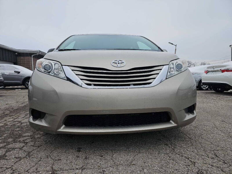 2016 Toyota Sienna LE 8-Passenger