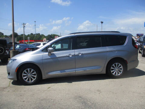 2017 Chrysler Pacifica Touring-L