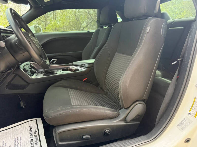 2015 Dodge Challenger SXT