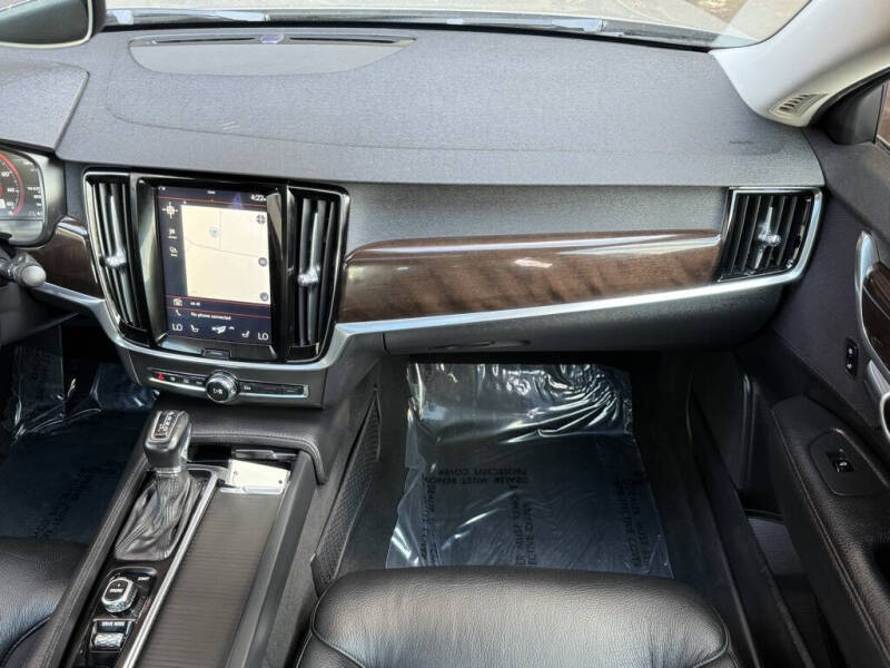 2017 Volvo S90 T5 Momentum
