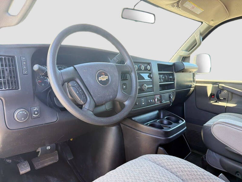2025 Chevrolet Express 3500