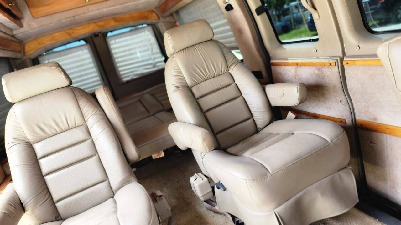 2003 CHEVROLET Express Van - $12,900