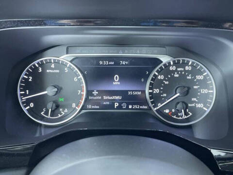 2025 Nissan Pathfinder SV