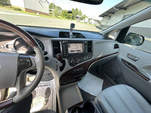 2013 Toyota Sienna XLE 8-Passenger