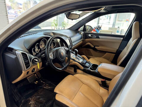 2014 Porsche Cayenne GTS