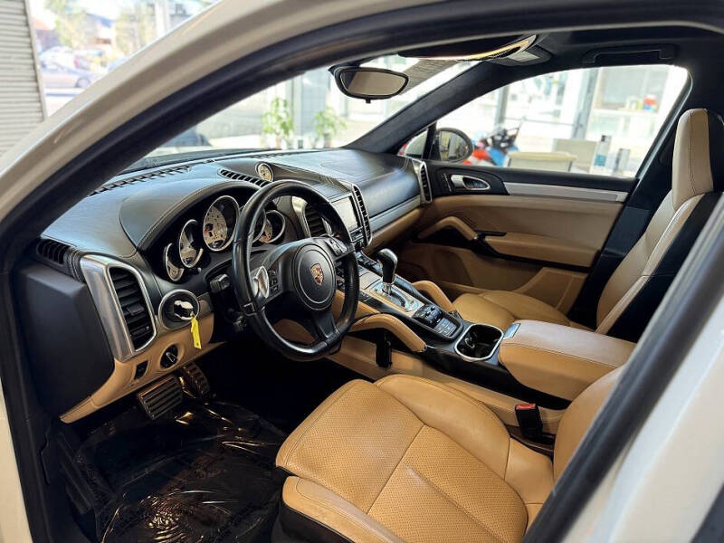 2014 Porsche Cayenne GTS