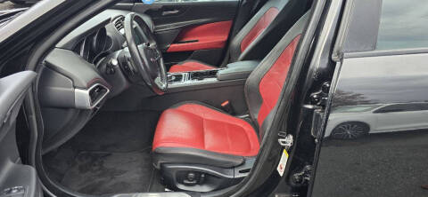 2017 Jaguar XE 35t R-Sport