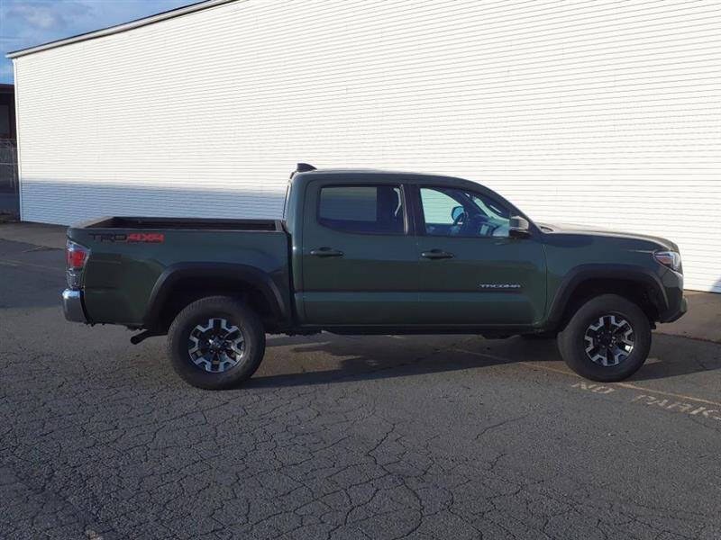 2022 Toyota Tacoma TRD Off Road photo 2