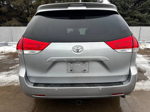 2012 Toyota Sienna XLE 8-Passenger