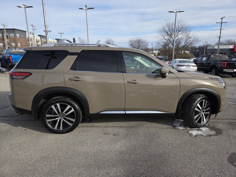 2024 Nissan Pathfinder Platinum