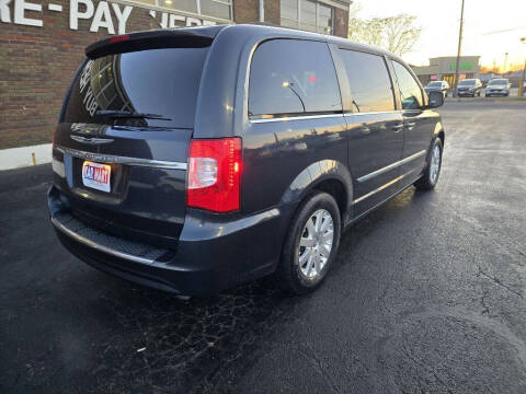 2013 Chrysler Town and Country Touring