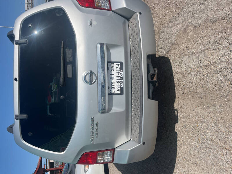 2010 Nissan Pathfinder LE