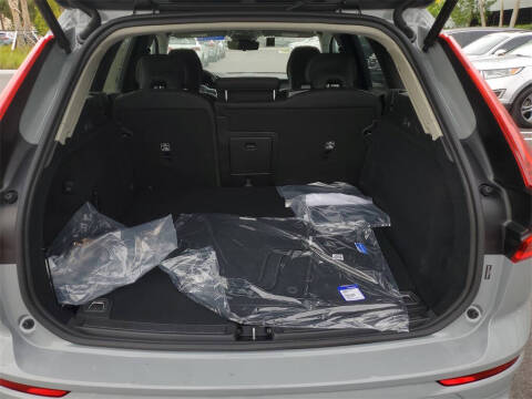 2025 Volvo XC60 T8 Core Dark Theme