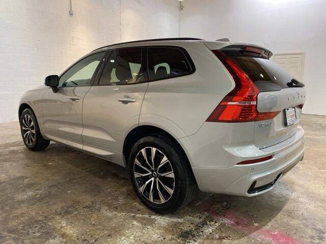 2025 Volvo XC60 B5 Core Dark Theme