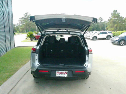 2025 Nissan Pathfinder SV