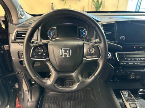 2021 Honda Pilot Touring w/Rear Captain's Chairs
