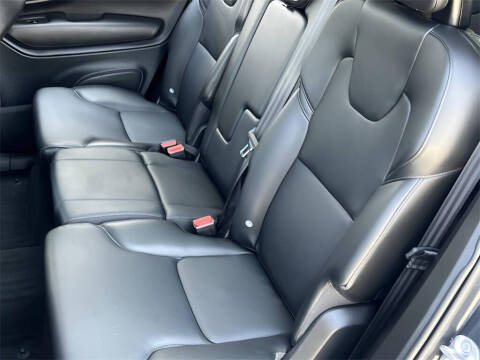 2022 Volvo XC90 T5 Momentum