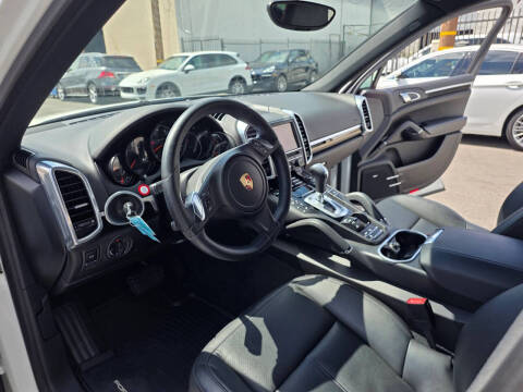 2014 Porsche Cayenne Platinum