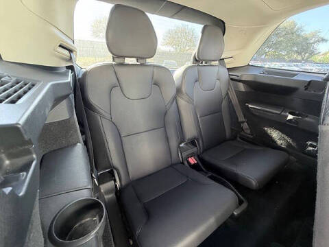 2016 Volvo XC90 T6 Momentum