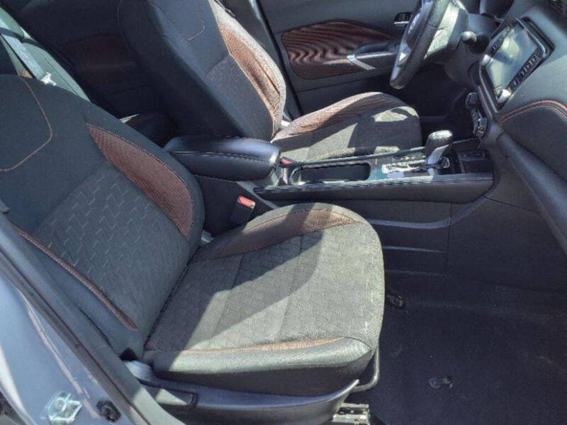 2022 Nissan Kicks SR