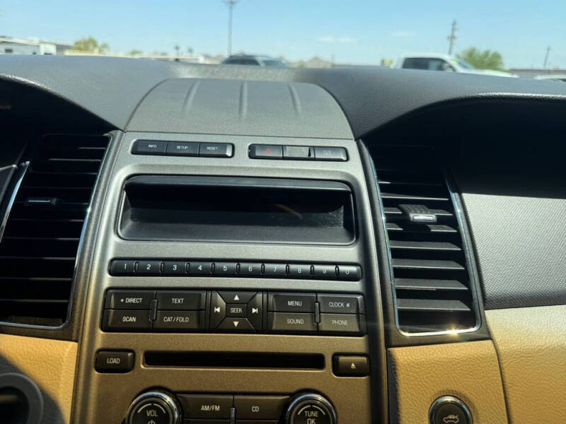 2011 Ford Taurus SE