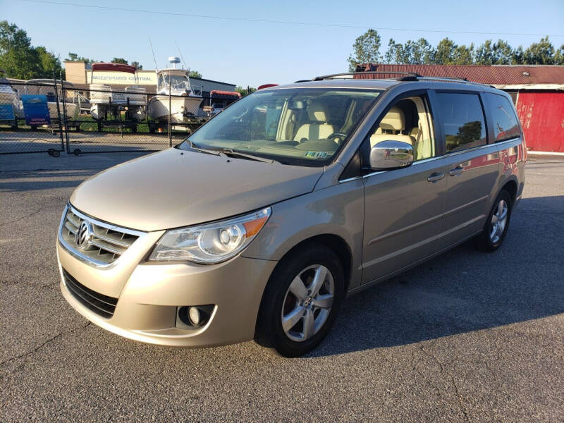 2009 Volkswagen Routan for sale at GEORGIA AUTO DEALER LLC in Buford GA