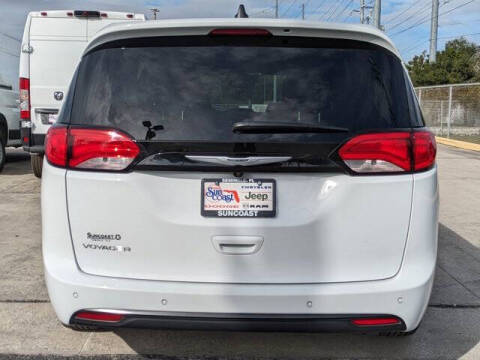 2025 Chrysler Voyager LX