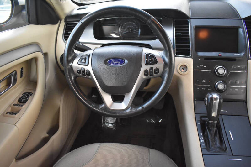 2014 Ford Taurus SEL photo 45