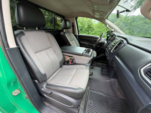 2017 Nissan Titan SV